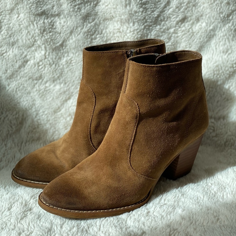 Sam Edelman women’s distressed booties, size 8